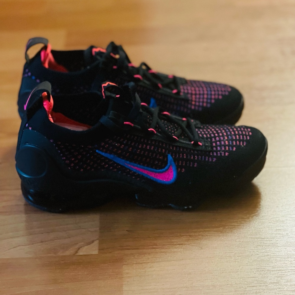 Women’s Nike Vapor Max size 6